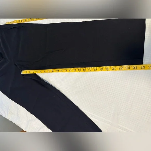 Black crop pant. Size 14 W. - Picture 3 of 4